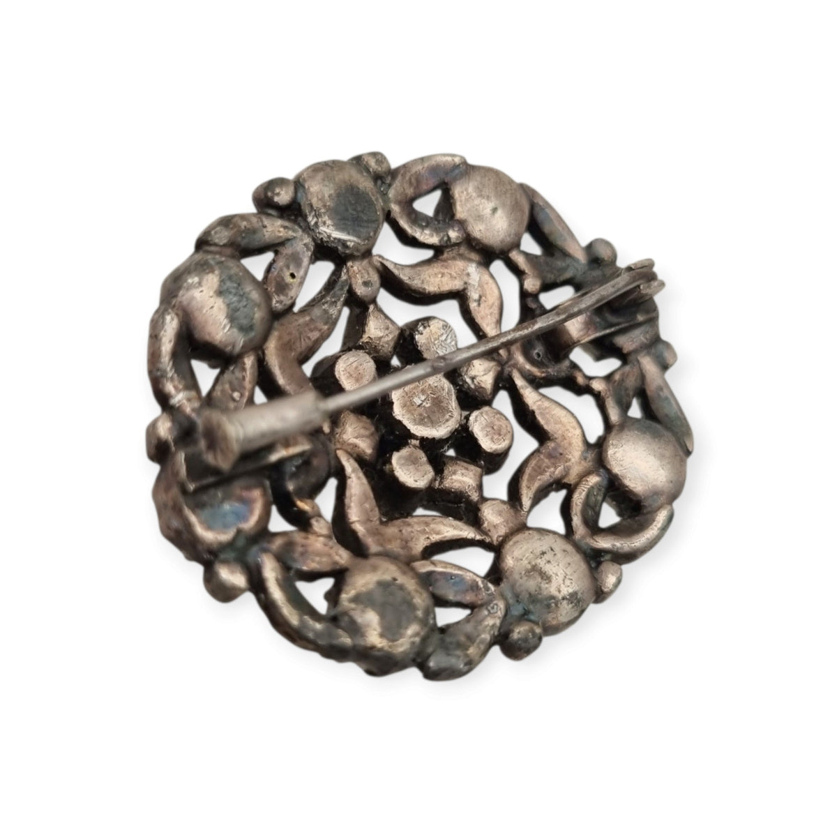 Broche vintage Art Déco de bisutería con pedrería y decoración floral, estilo Hollywood, Europa, ca. 1940–1950