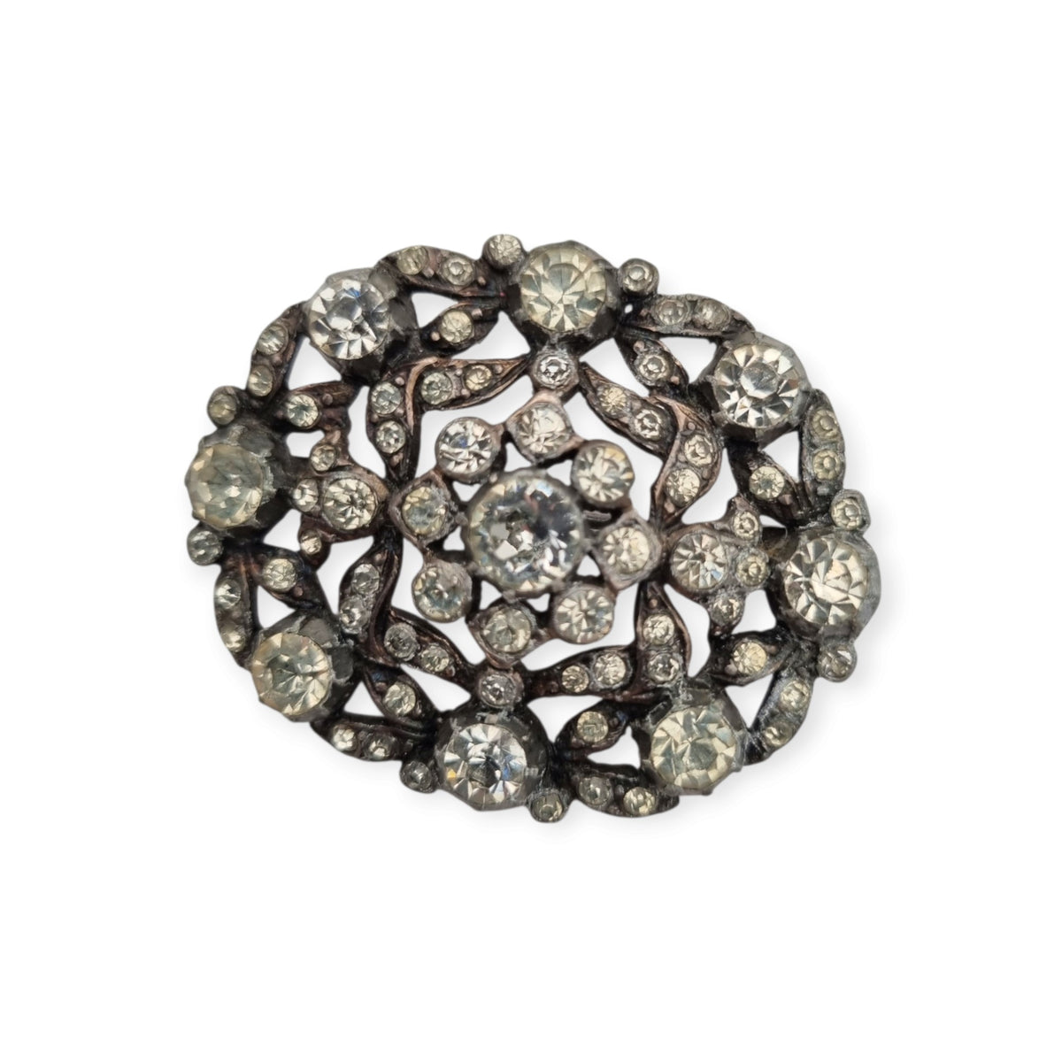 Broche vintage Art Déco de bisutería con pedrería y decoración floral, estilo Hollywood, Europa, ca. 1940–1950