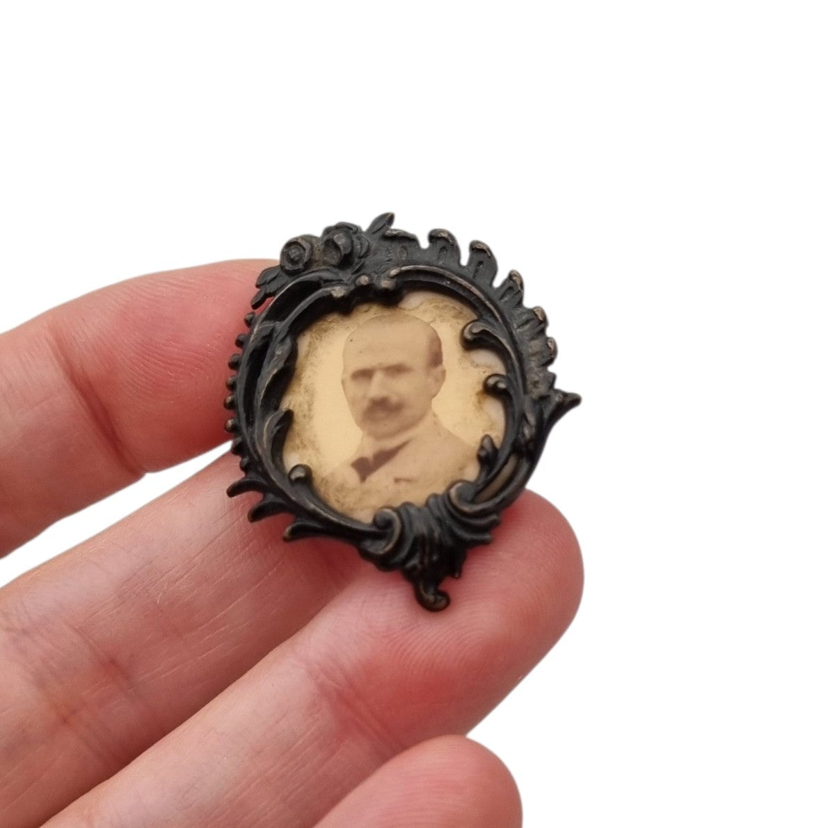 Antique Art Nouveau mourning and sentimental jewelry brooch with photographic portrait, Europe, ca. 1900–1920