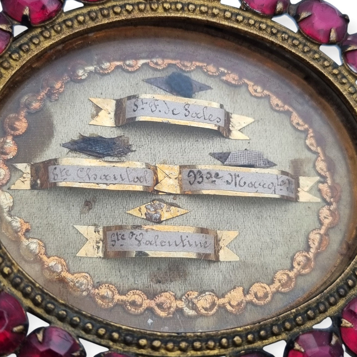 Relicario antiguo neobarroco francés con cuatro reliquias lacradas, Visitación de Annecy, ca. 1870–1920