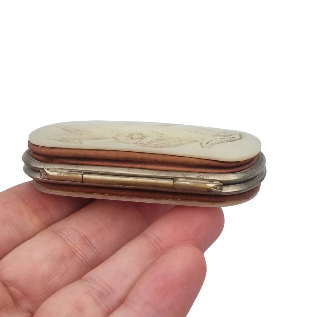 Antique carved mother-of-pearl coin purse, historicist floral style, circa 1900-1910