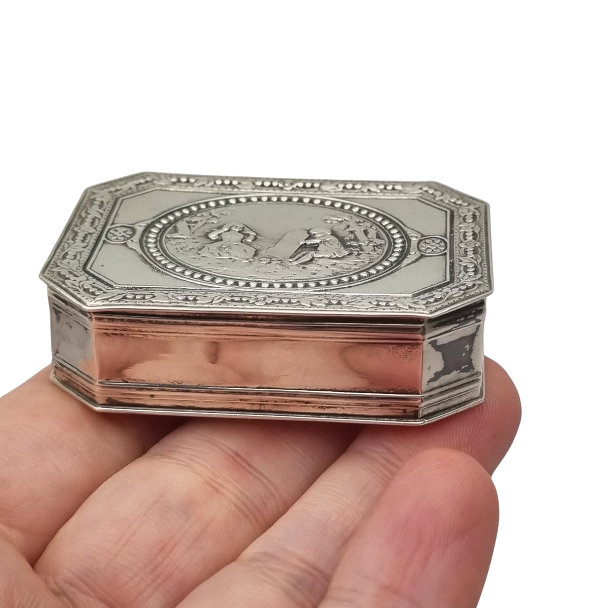 Antique Tétard Frères silver box, Paris, neo-rococo with a gallant scene, ca. 1903–1930