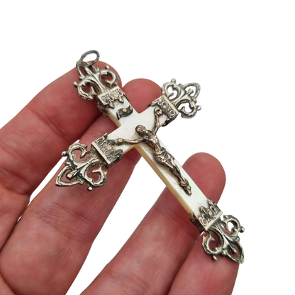 Cruz Art Nouveau francesa de plata y nácar, crucifijo religioso antiguo, ca. 1920–1930