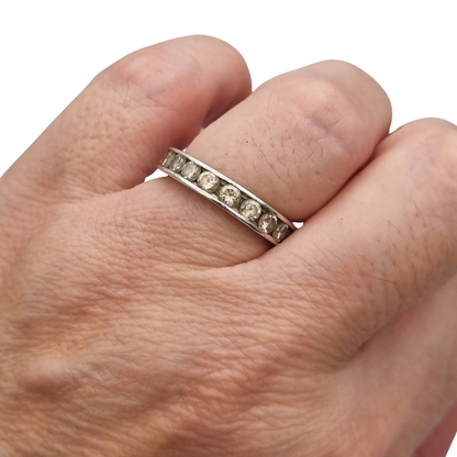 Anillo vintage eternity de plata con circonitas en carril, alianza completa, años 80