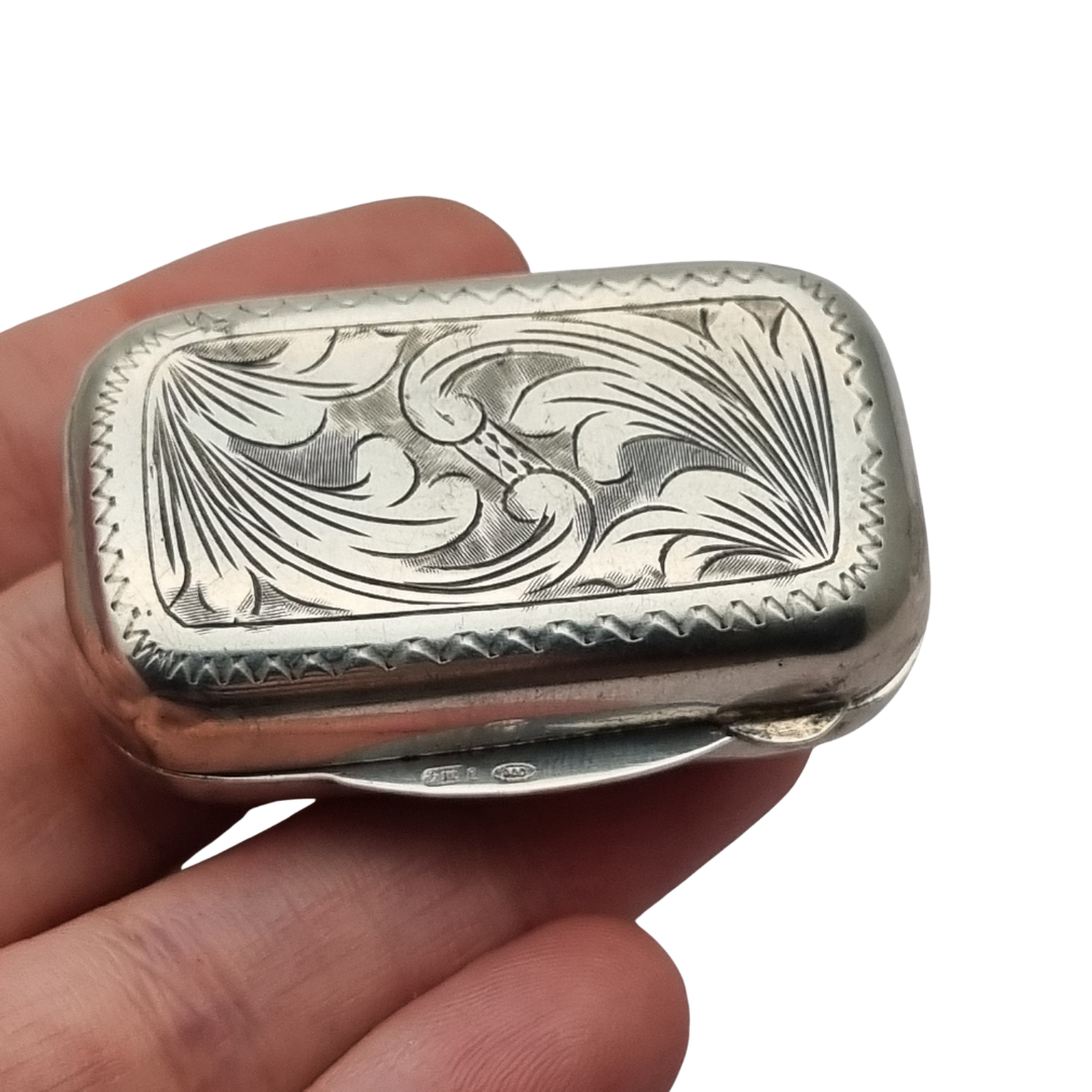 Antique pocket box in .800 silver, Art Nouveau-inspired floral engraving, Continental Europe, ca. 1900–1935