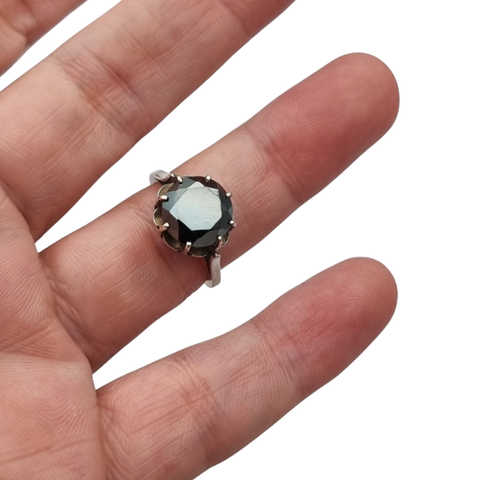 Anillo de plata con hematita facetada estilo cóctel vintage, circa 1980–2000