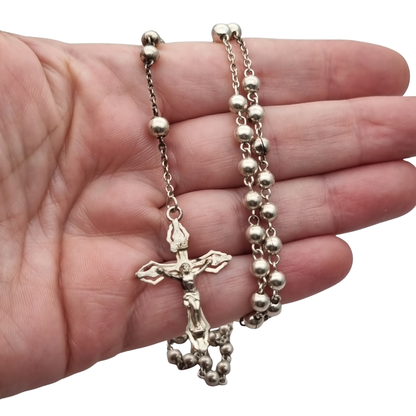 Rosario de plata 800 italiano con crucifijo, cuentas esféricas, joya religiosa vintage, circa 1960
