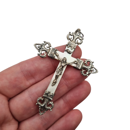 Cruz Art Nouveau francesa de plata y nácar, crucifijo religioso antiguo, ca. 1920–1930