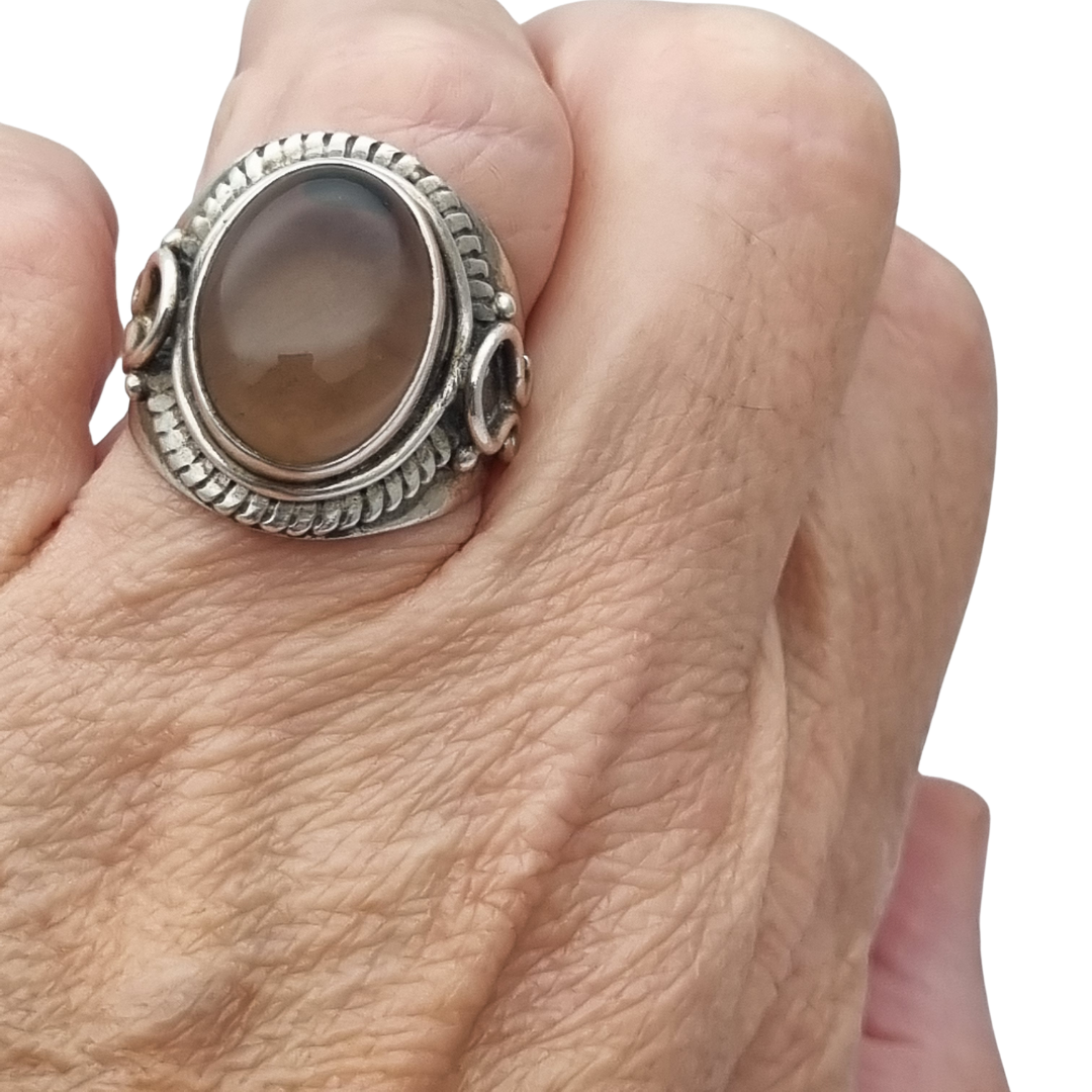 Anillo boho vintage de plata 925 con cabujón ovalado translúcido, circa 1990