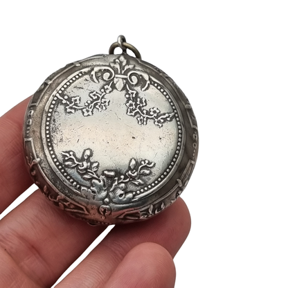 Antique silver pendant powder compact with mirror, Belle Époque and Art Nouveau, Europe, circa 1900-1915