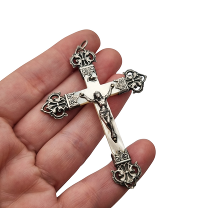 Antique French Catholic crucifix in silver and mother-of-pearl with Christ and openwork finials, circa 1900–1930