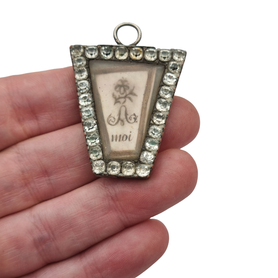 French romantic sentimental "To me" pendant in metal with glass paste and blue enamel, ca. 1800–1840