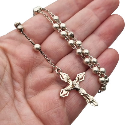 Rosario de plata 800 italiano con crucifijo, cuentas esféricas, joya religiosa vintage, circa 1960