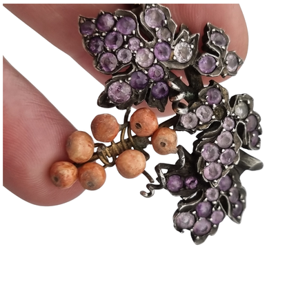 Broche antiguo racimo de uvas en plata dorada con amatistas, Naturalista Victoriano ca. 1885-1905