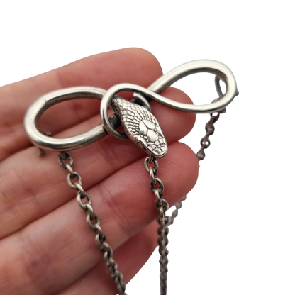 Alfiler chatelaine victoriana de plata 800 de serpiente e infinito, Europa, XIX - XX