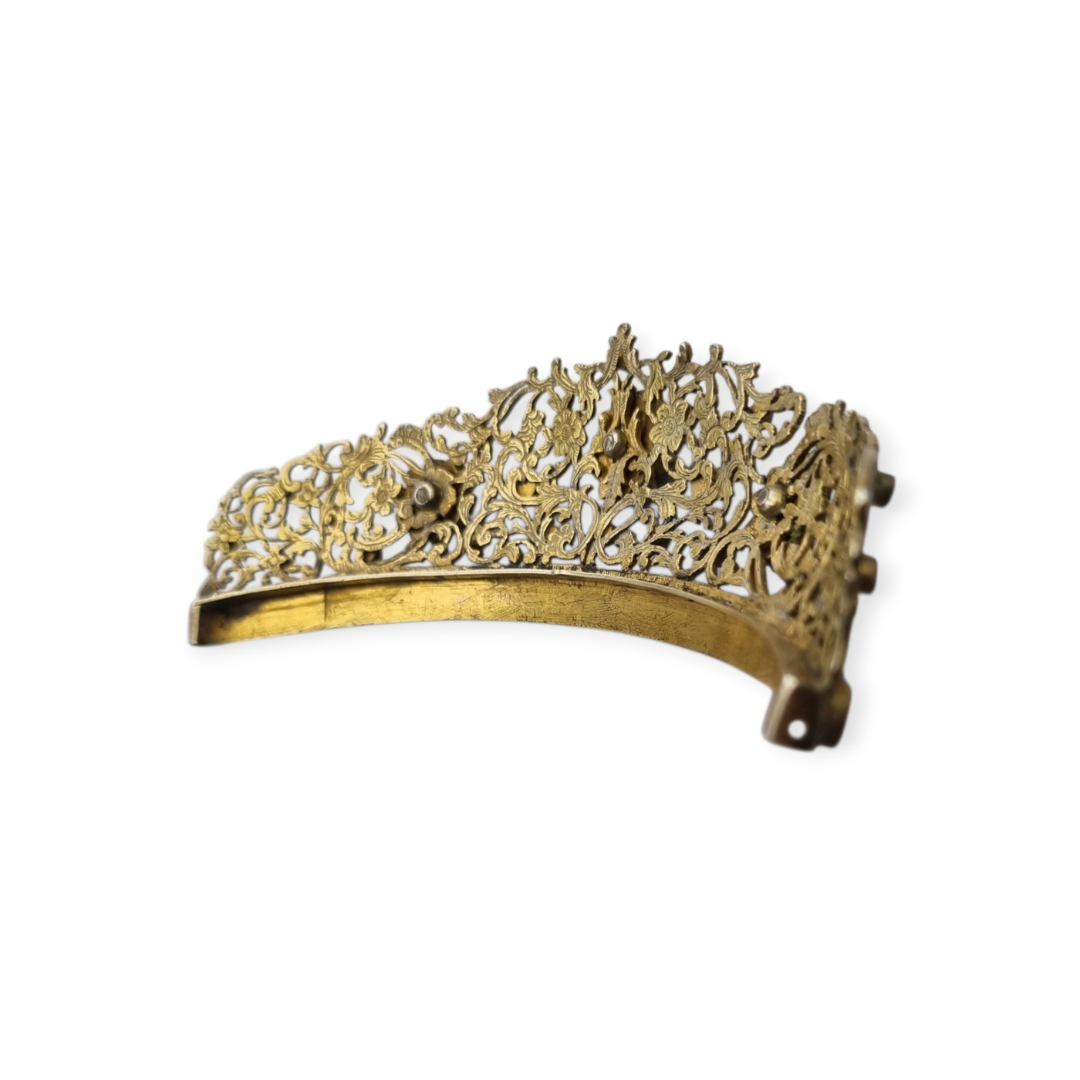 Tiara victoriana austrohúngara en plata dorada con turquesas, granates y piedra de luna, romántico tardío, ca. 1880–1900