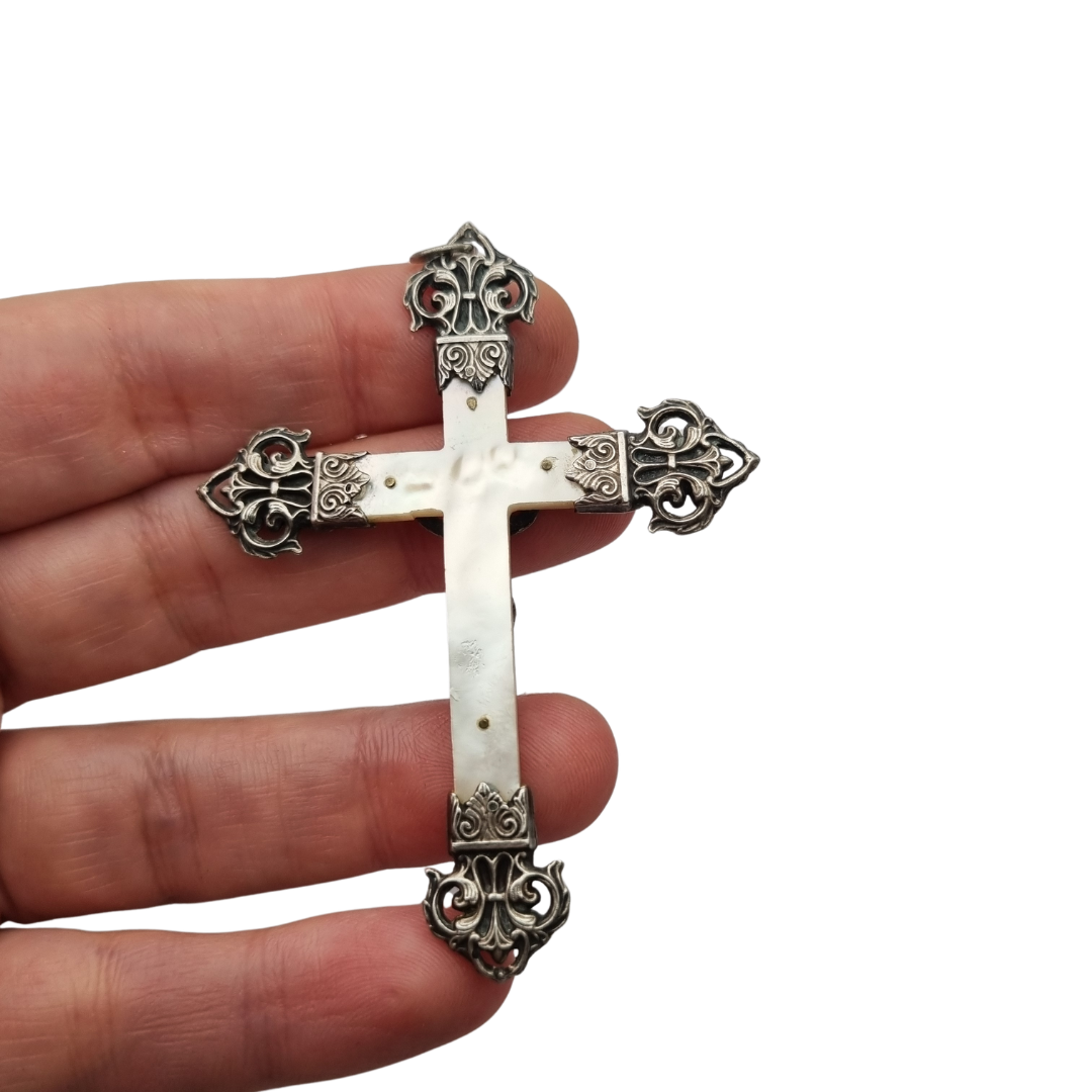 Antique French Catholic crucifix in silver and mother-of-pearl with Christ and openwork finials, circa 1900–1930