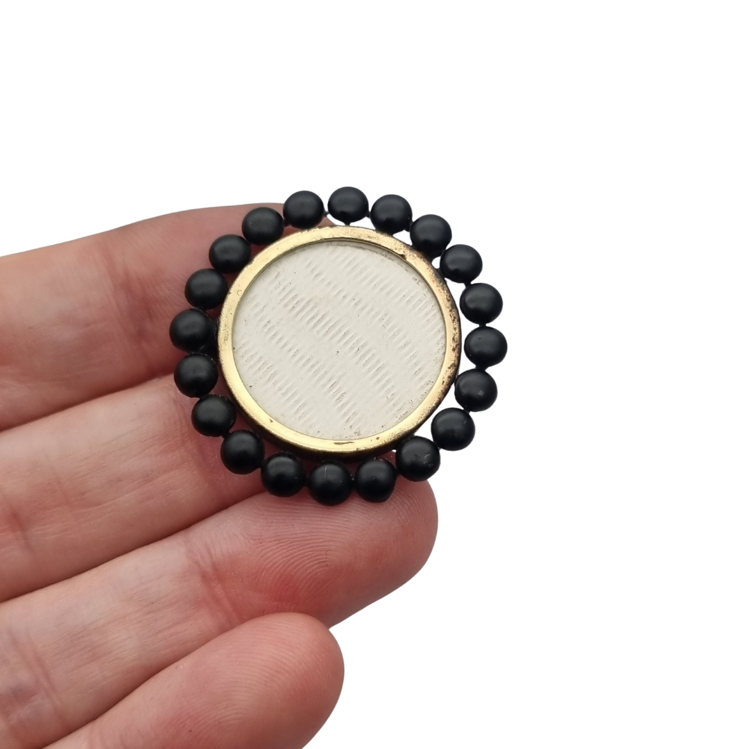 Victorian mourning locket brooch, black lacquered metal, England, circa 1890-1900