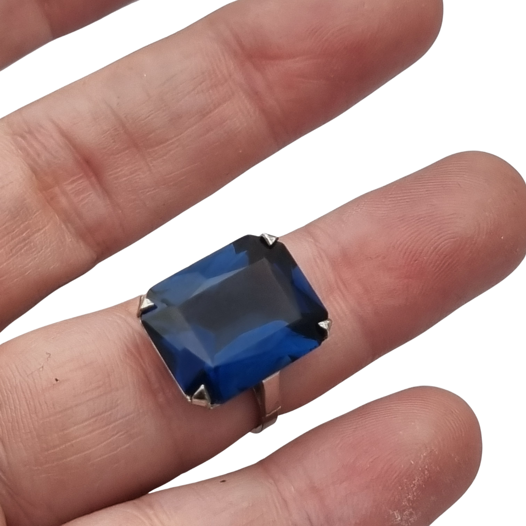 Late Art Deco French silver ring with rectangular faceted blue stone, 1950s