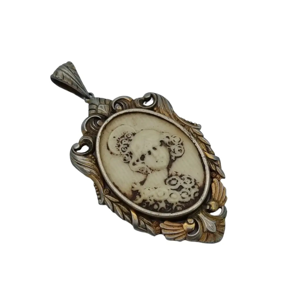 Medalla art deco dorada colgante camafeo vintage dama tallada antiguo