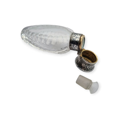 Frasco de perfume victoriano en vidrio tallado y plata nielada, circa 1890