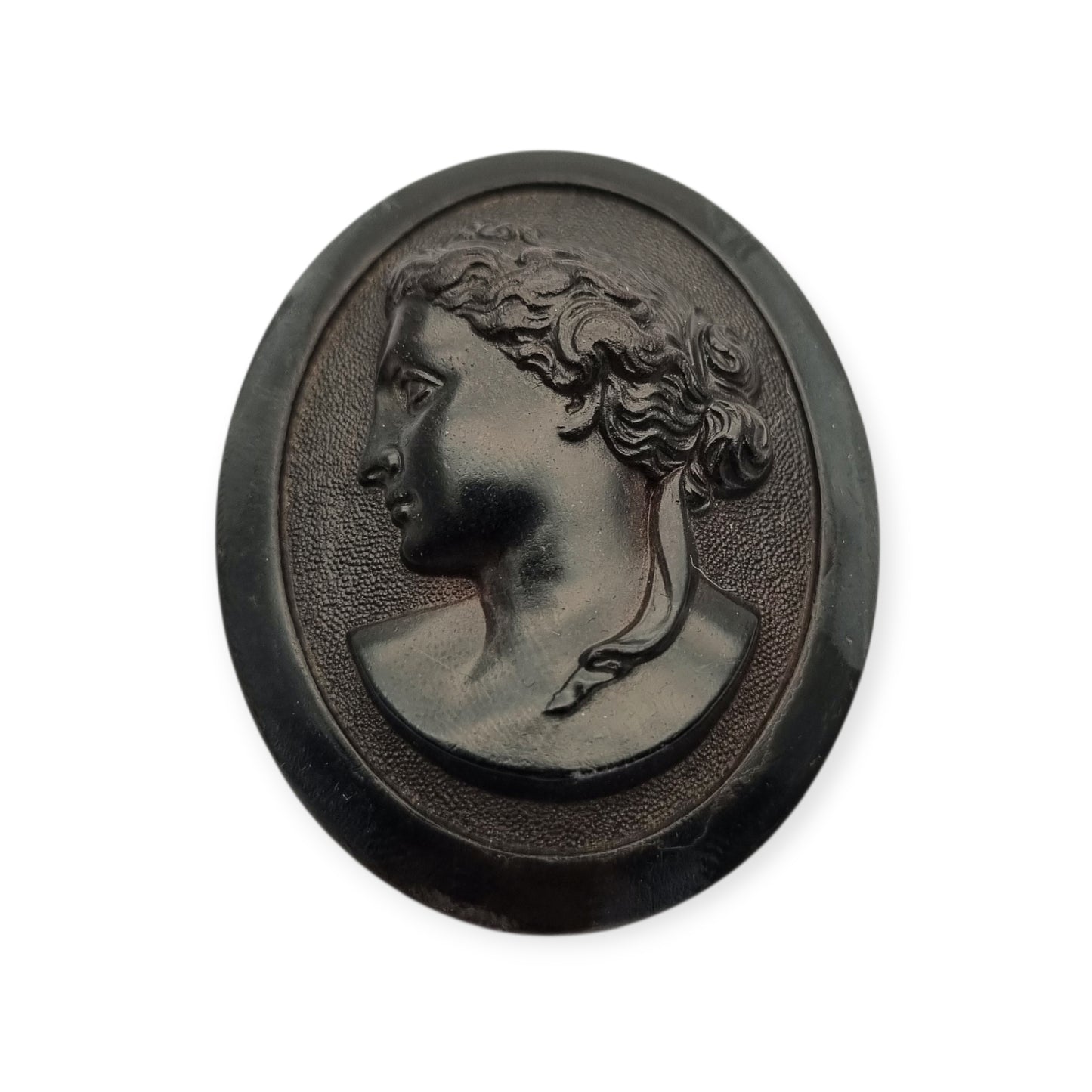 Broche Victoriano de luto en vulcanita con camafeo clásico, circa 1890