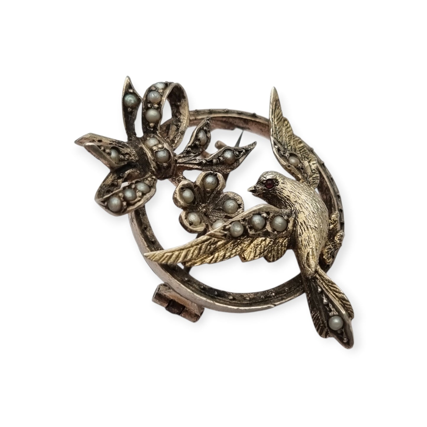 Broche eduardiano en plata con pájaro lazo perlas y rubí circa 1910