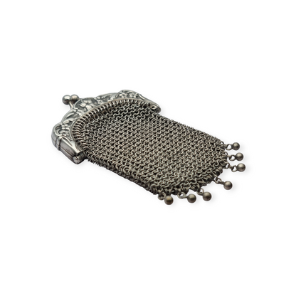 Monedero Art Nouveau en plata con boquilla floral repujada, circa 1900