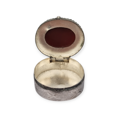 Caja antigua de plata 925 con tapa de cornalina grabada y caligrafía oriental