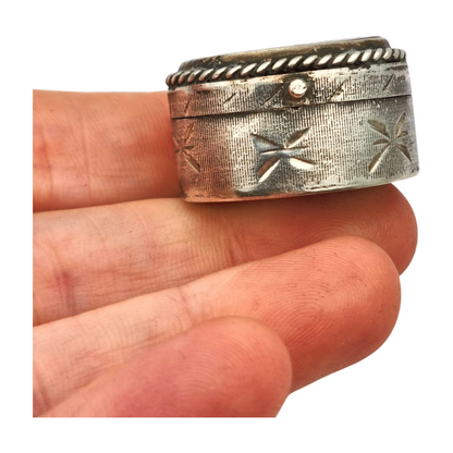 Caja antigua de plata 925 con tapa de cornalina grabada y caligrafía oriental