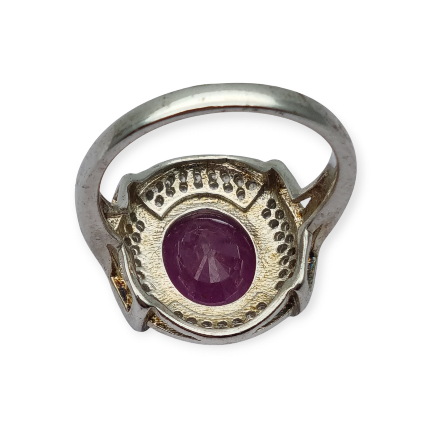 Anillo estilo Art Decó en plata con rubí ovalado y circonitas, circa 1980