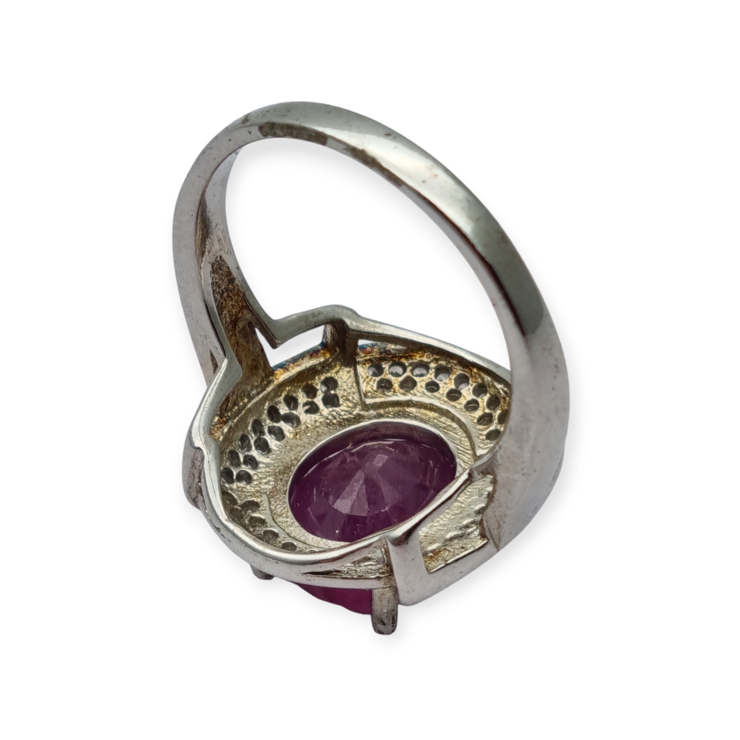 Anillo estilo Art Decó en plata con rubí ovalado y circonitas, circa 1980