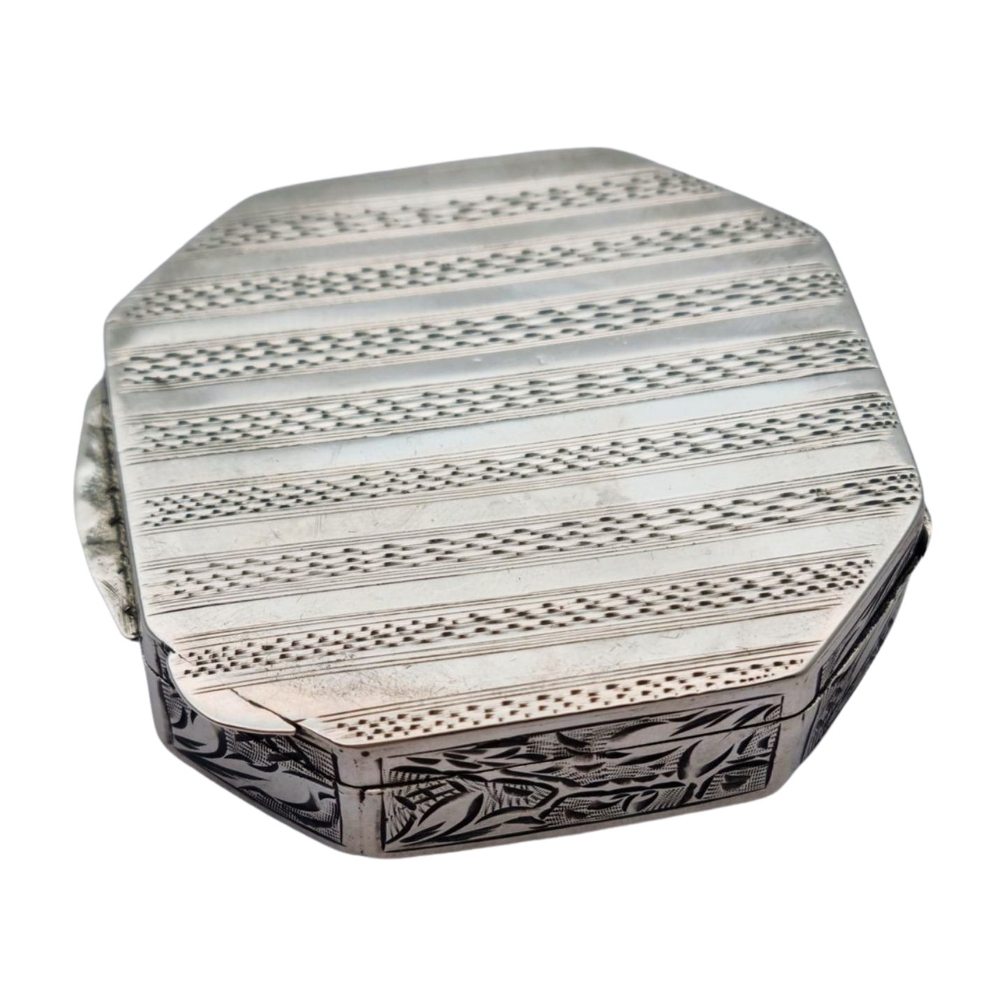 Antique octagonal powder compact in 800 silver engraved with butterflies and flowers, circa 1950