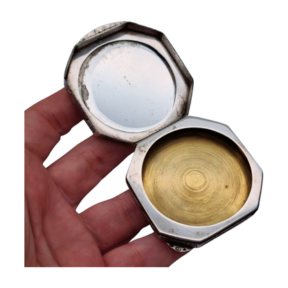 Antique octagonal powder compact in 800 silver engraved with butterflies and flowers, circa 1950