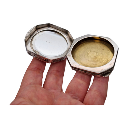 Antique octagonal powder compact in 800 silver engraved with butterflies and flowers, circa 1950