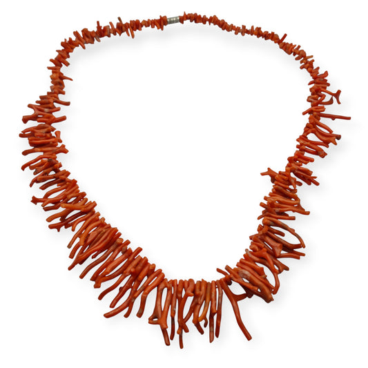Collar de ramas de coral rojo natural vintage, circa 1960-70
