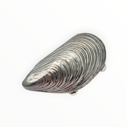 Vintage 800 silver mussel-shaped box for collectors. Italy 1980
