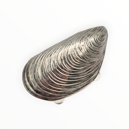 Vintage 800 silver mussel-shaped box for collectors. Italy 1980