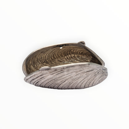 Vintage 800 silver mussel-shaped box for collectors. Italy 1980