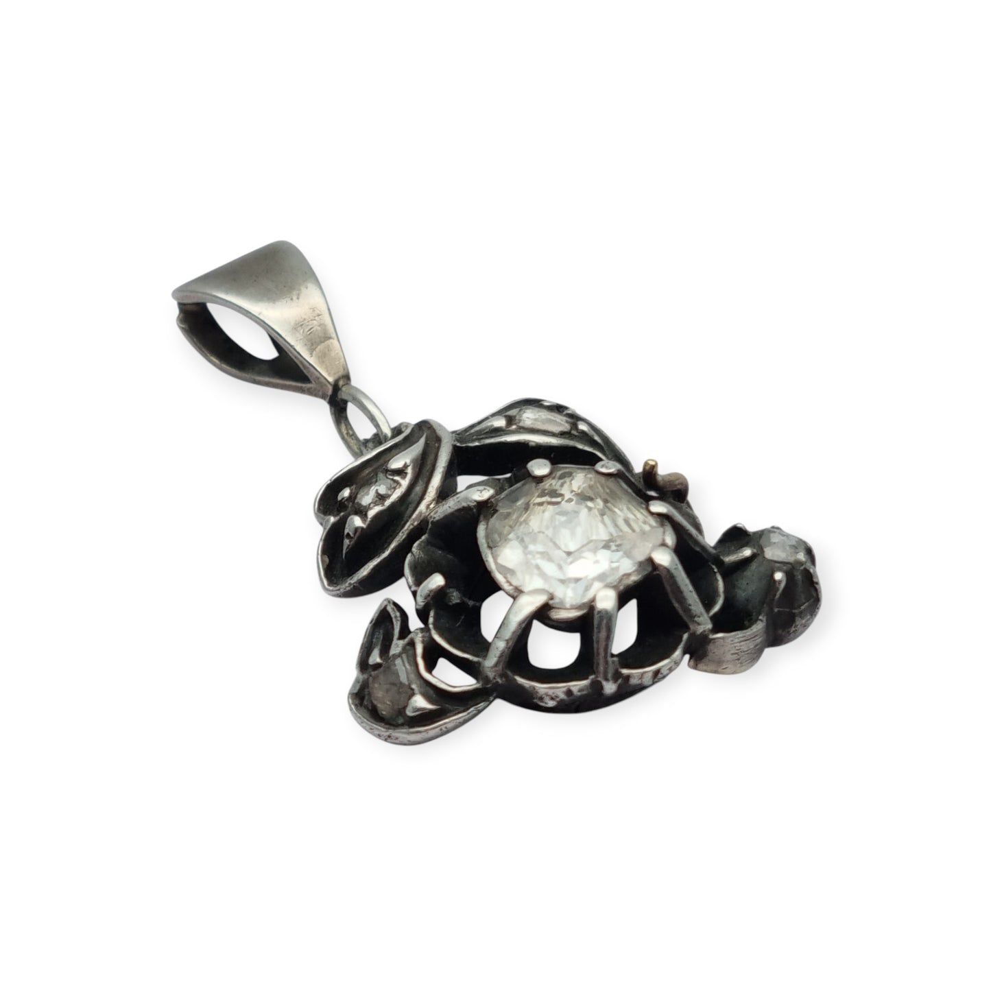 Victorian floral pendant in silver with diamonds and gold details, circa 1890