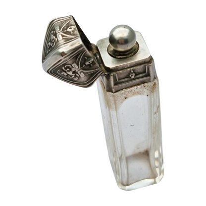 Frasco de perfume Belle Époque de plata grabada y cristal, circa 1900