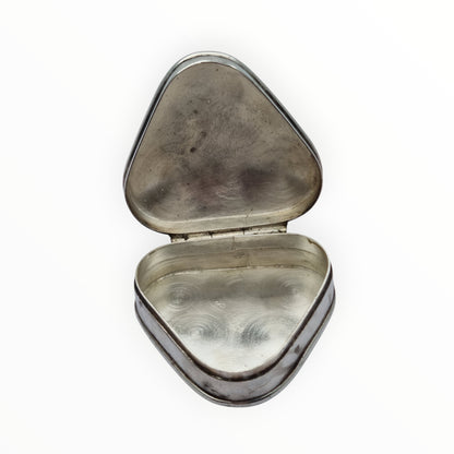 Cajita triangular de plata 925 grabada con bordes redondeados, años 80
