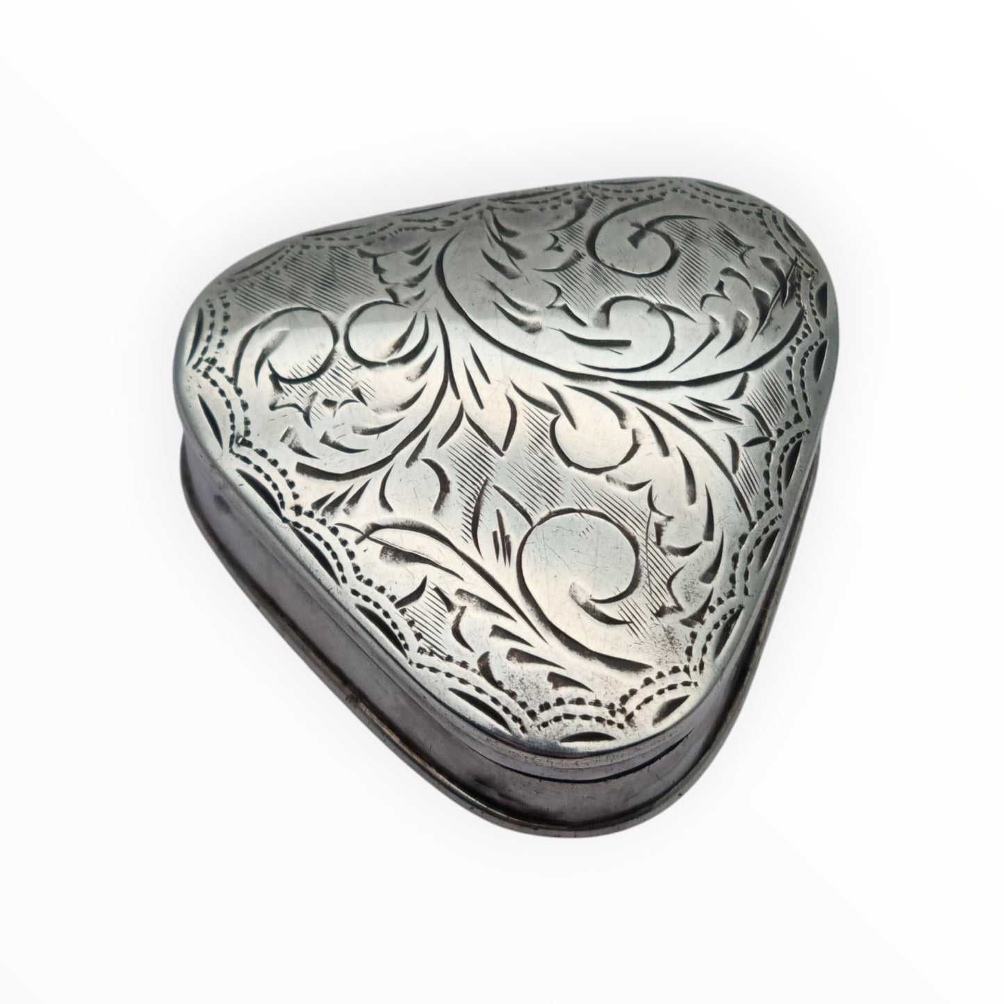 Cajita triangular de plata 925 grabada con bordes redondeados, años 80