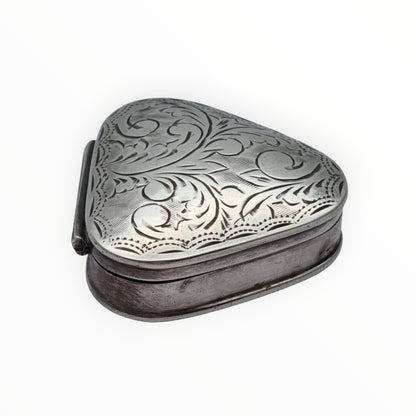 Cajita triangular de plata 925 grabada con bordes redondeados, años 80