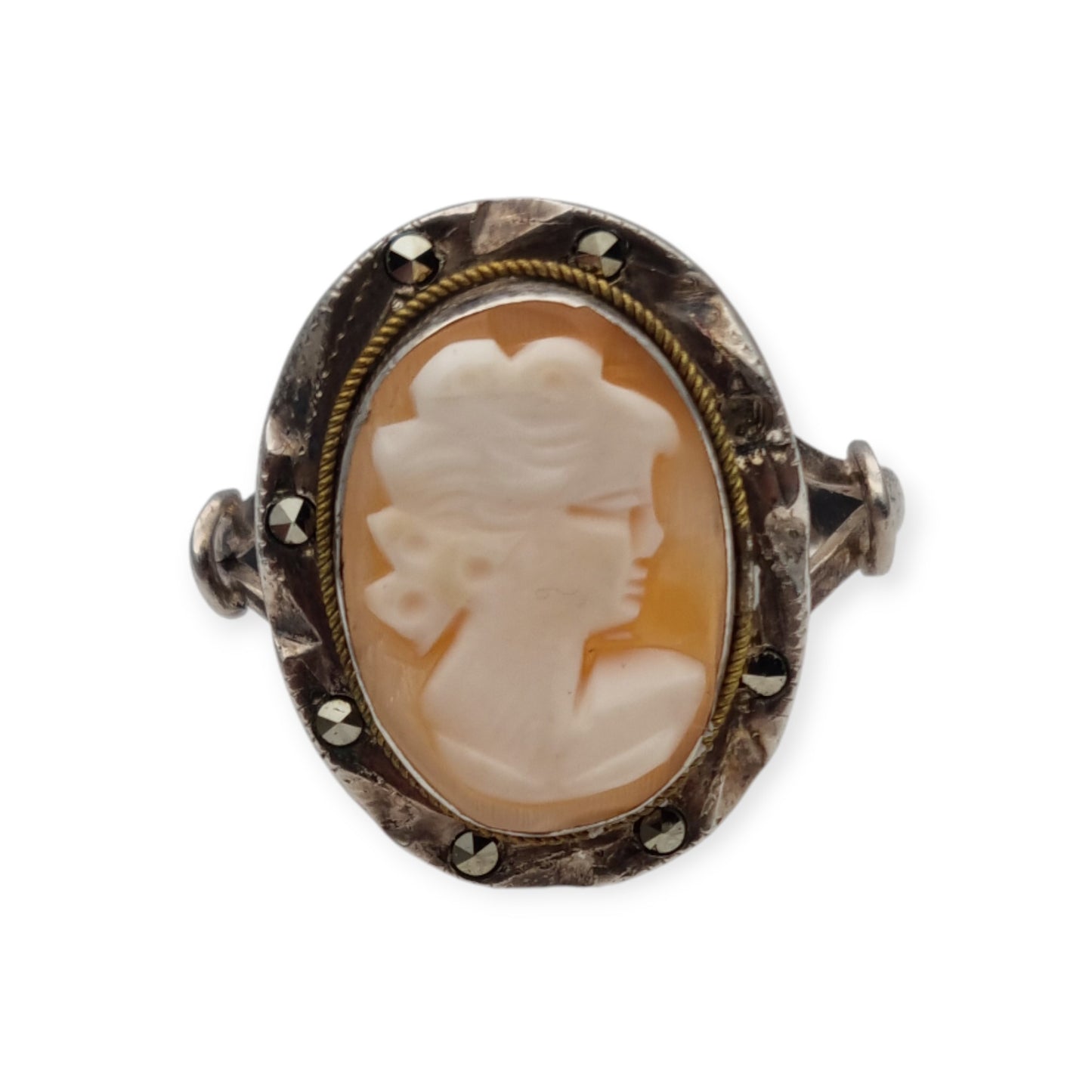 Anillo camafeo en plata con marquesitas estilo victoriano circa 1950 concha tallada
