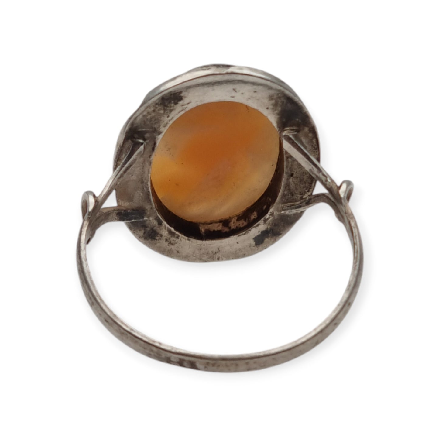 Anillo camafeo en plata con marquesitas estilo victoriano circa 1950 concha tallada