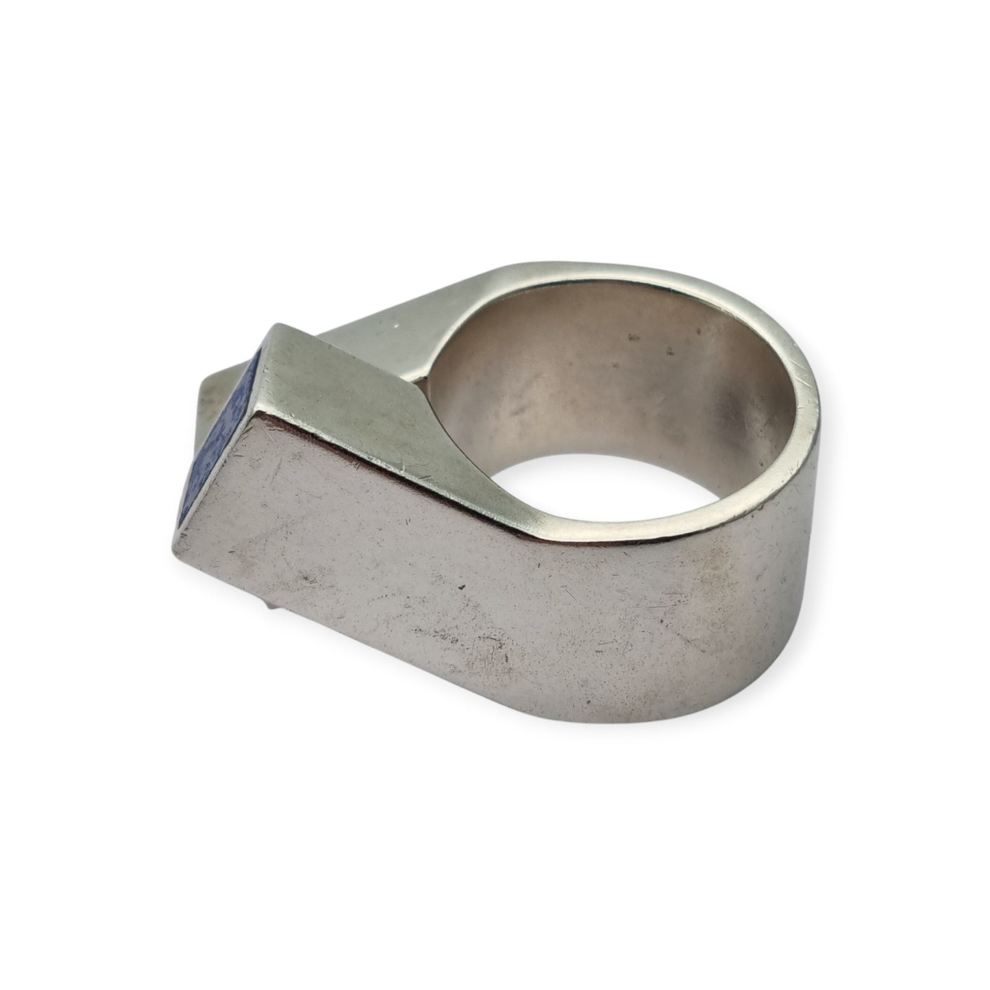 Anillo brutalista en plata 925 con lapislázuli de diseño geométrico, España 1970–1980