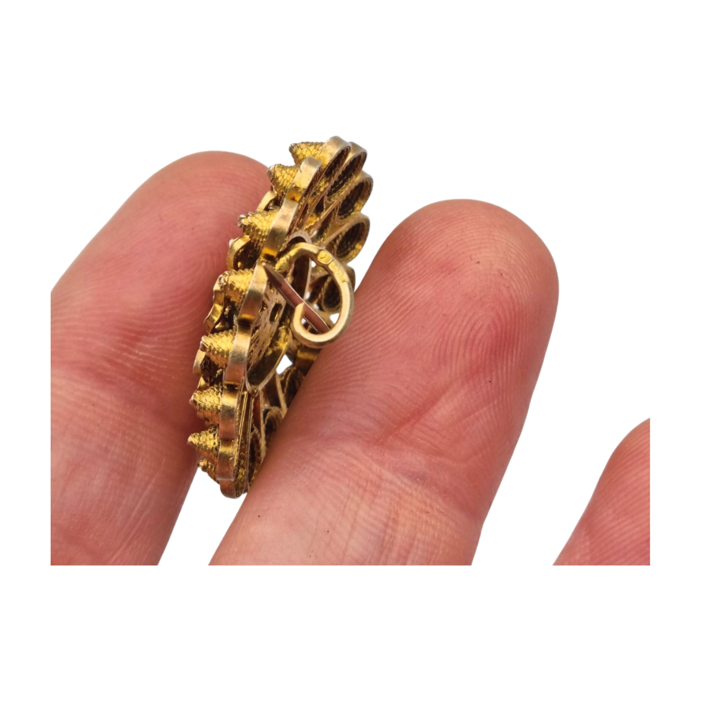 Broche floral años 30-40 en plata dorada con cristal azul y filigrana oriental