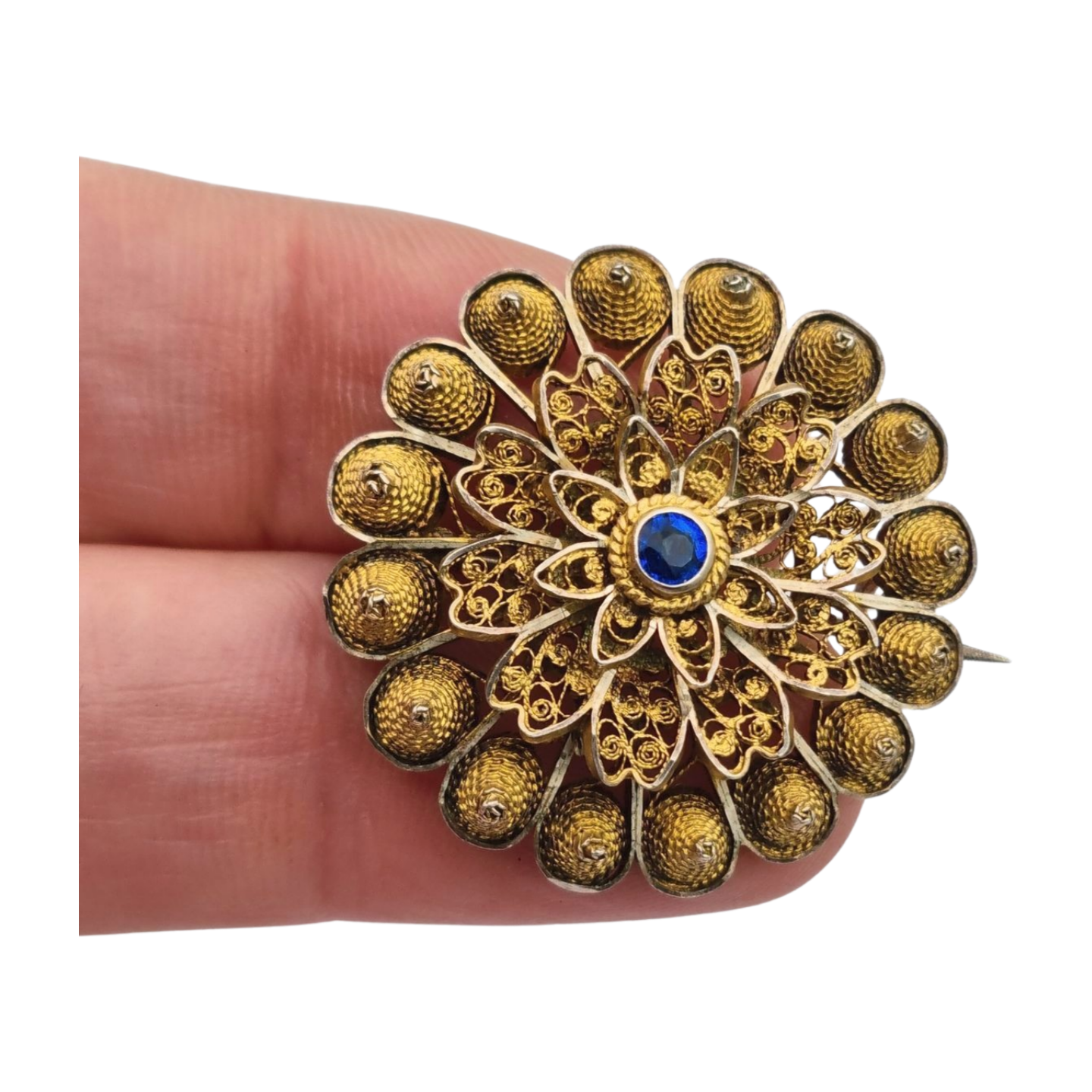 Broche floral años 30-40 en plata dorada con cristal azul y filigrana oriental