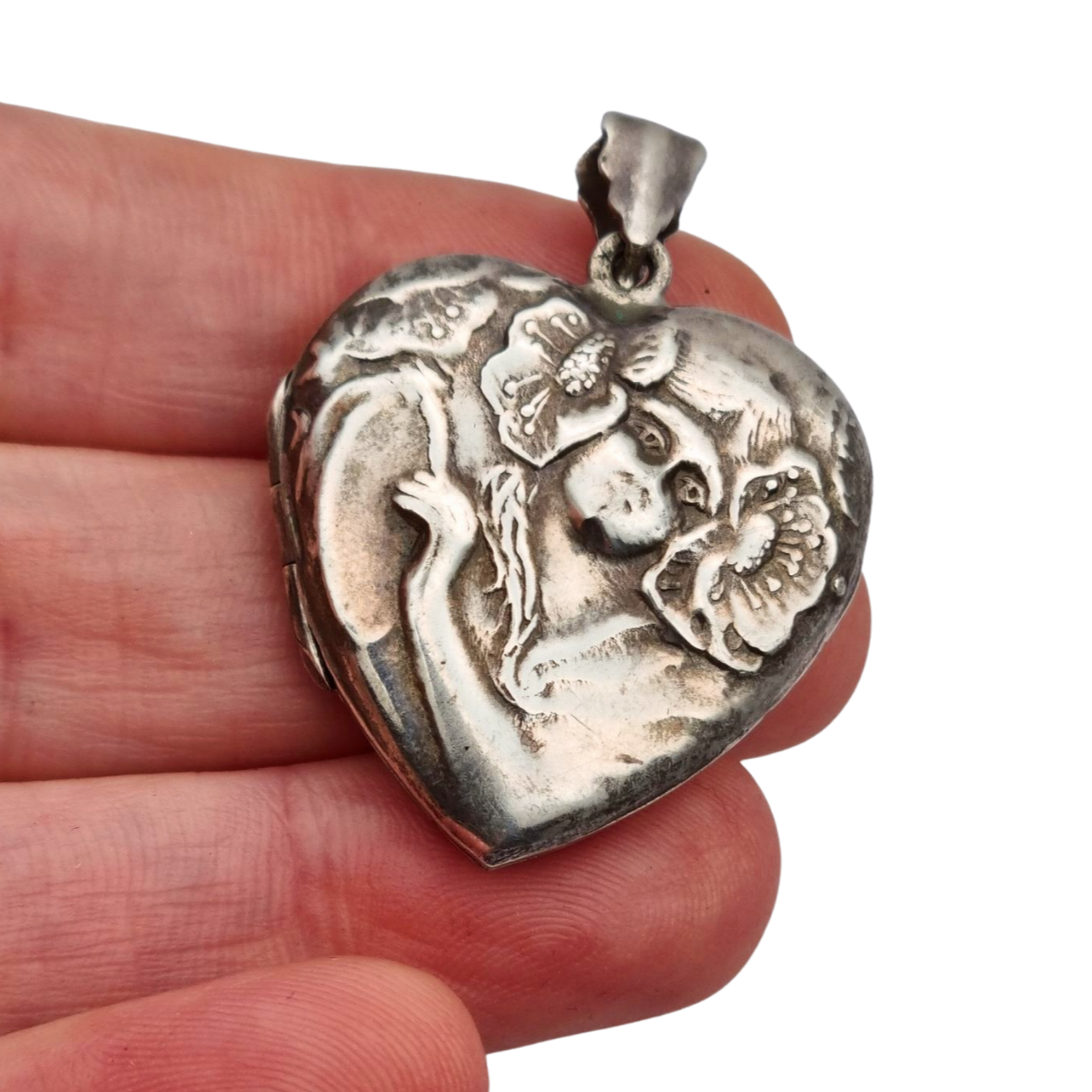 Heart-shaped locket pendant in Art Nouveau style, made of silver, Spain 1970-80